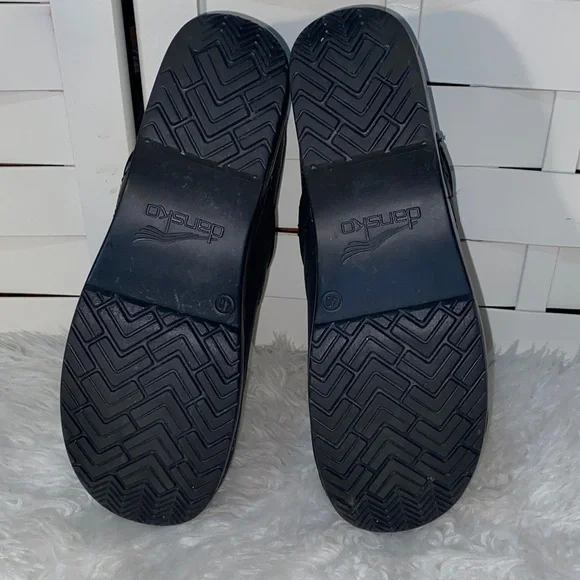 Dansko Black Leather Stapled Professional Clogs Size 40/ 9.5-10 - Picture 5 of 5